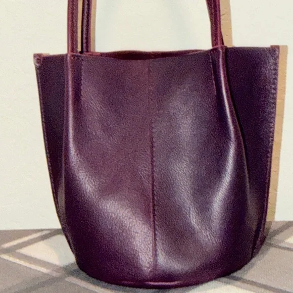 Portland Leather Goods Devan Bucket Tote with Wallet in Plum - Picture 4 of 8